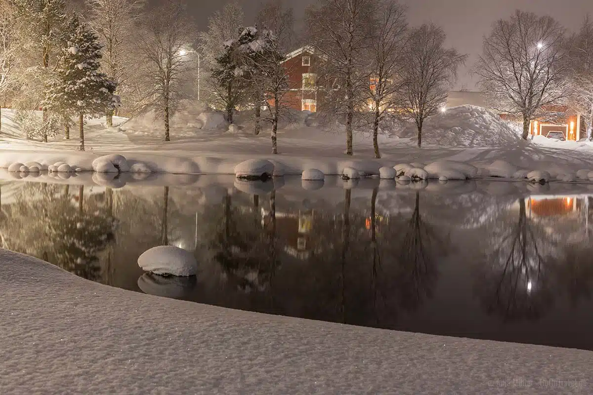 Langzeitbelichtung im Winter bei Nacht Langzeitbelichtung im Winter bei Nacht