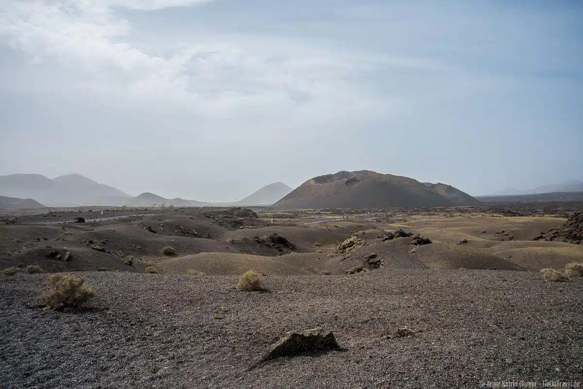 Der Rundwanderweg zum Montaña del Cuervo ist eine leichte und beliebte Wanderung auf Lanzarote Der Rundwanderweg zum Montaña del Cuervo ist eine leichte und beliebte Wanderung auf Lanzarote