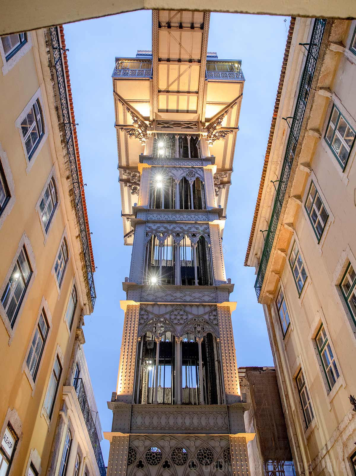 Elevador de Santa Justa am Abend Elevador de Santa Justa am Abend