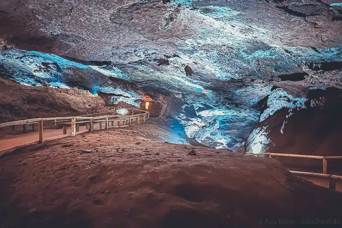 Weg in der Tropfsteinhöhle Weg in der Tropfsteinhöhle