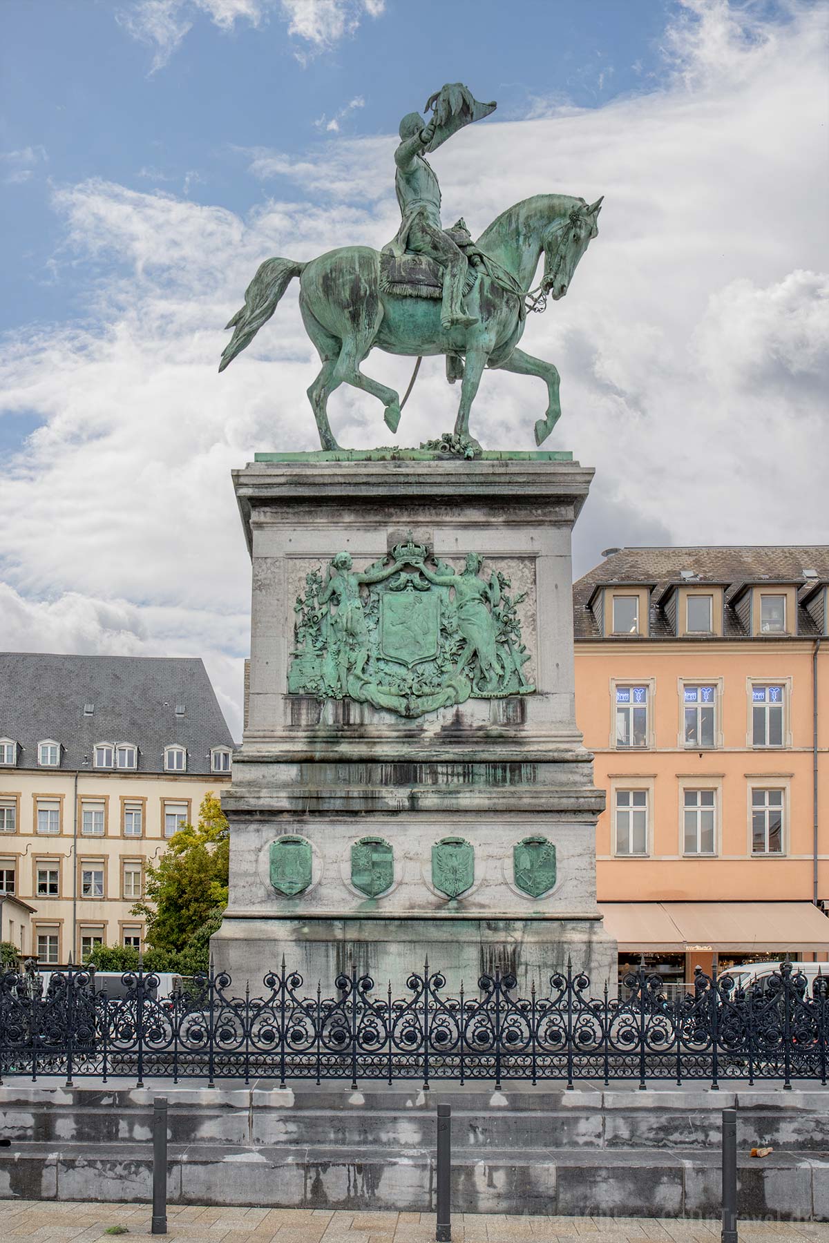 Reiterstatue am Wilhelm Platz