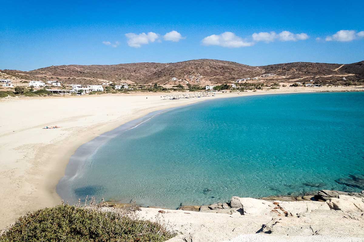 Menschenleer und klares türkises Wasser: Maganari Beach