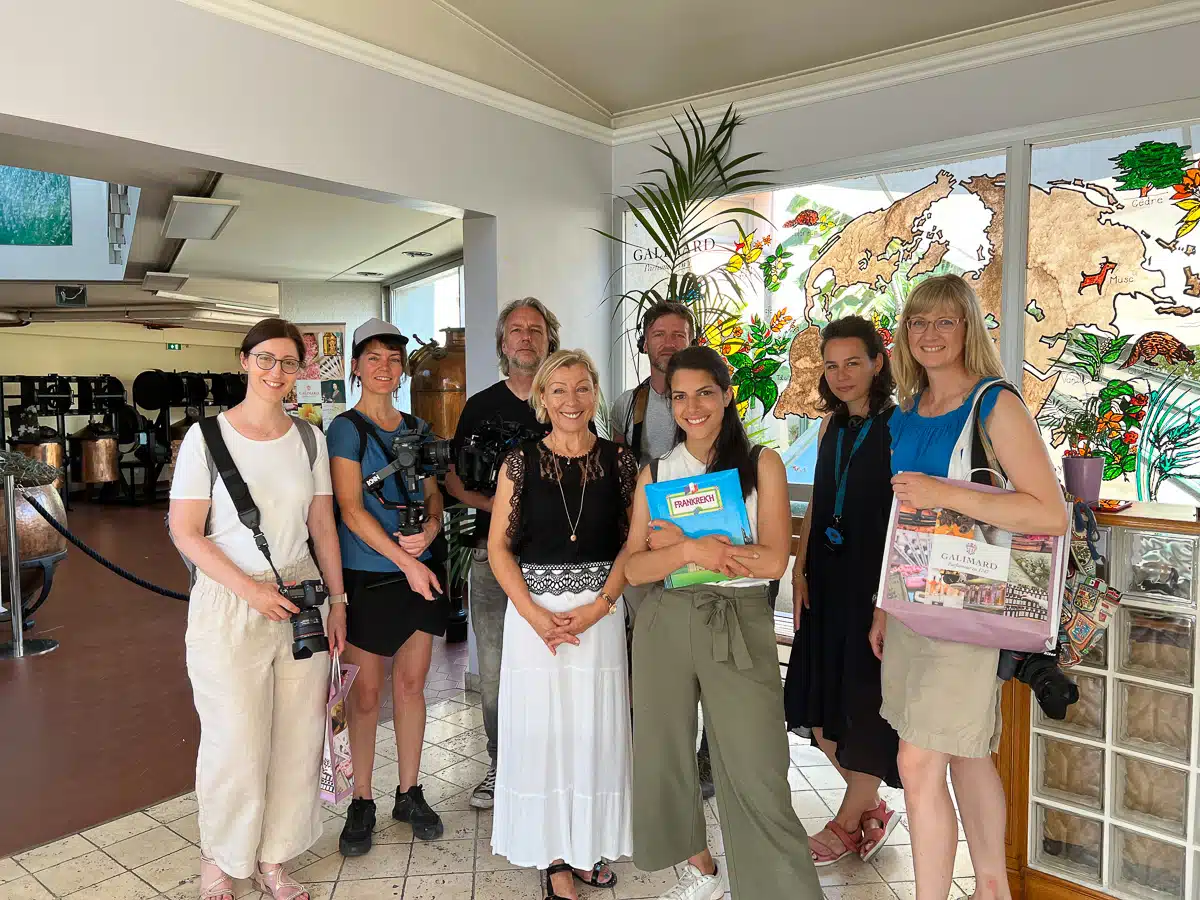 Teamfoto in der Parfümerie Manufaktur Galimard in Grasse Teamfoto in der Parfümerie Manufaktur Galimard in Grasse