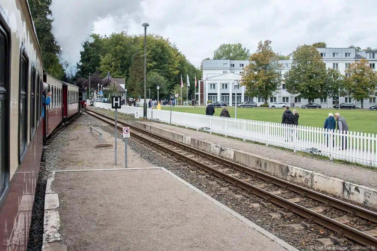 Molli fährt durch Heiligendamm Molli fährt durch Heiligendamm