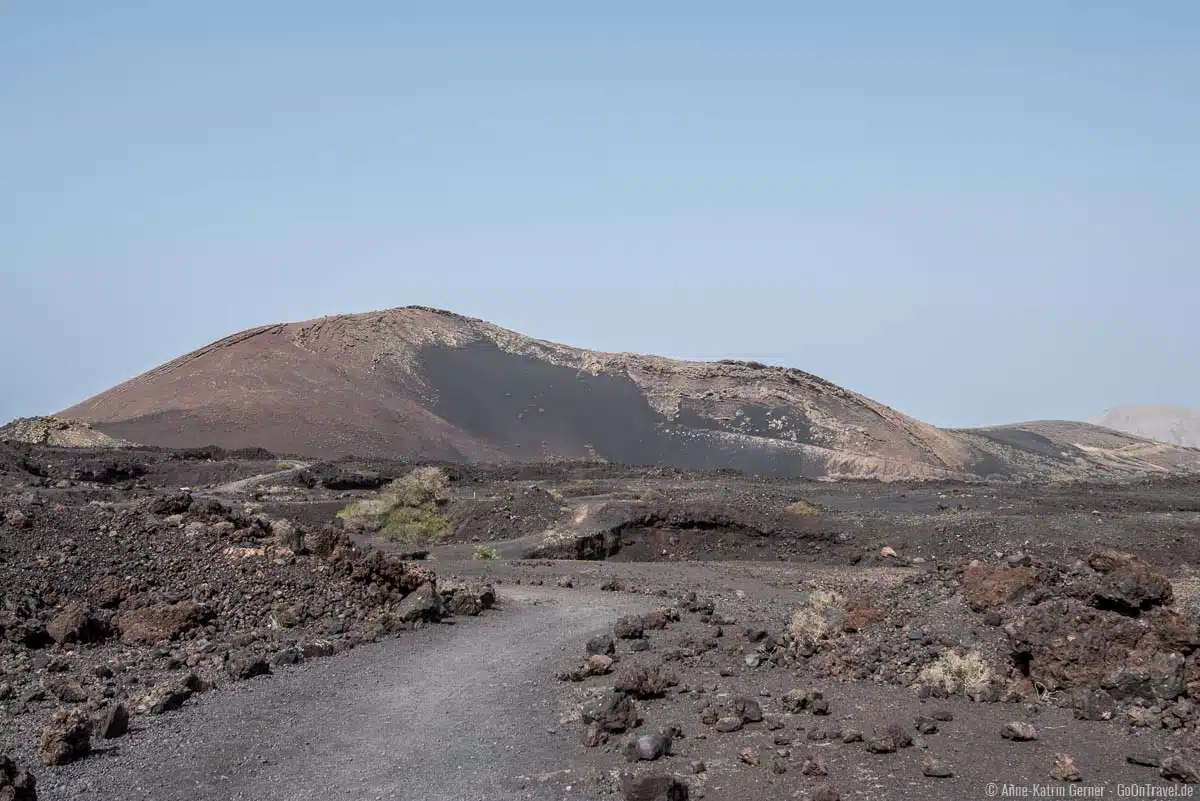 abwechslungsreiche Vulkanlandschaft auf dem Rundwanderweg