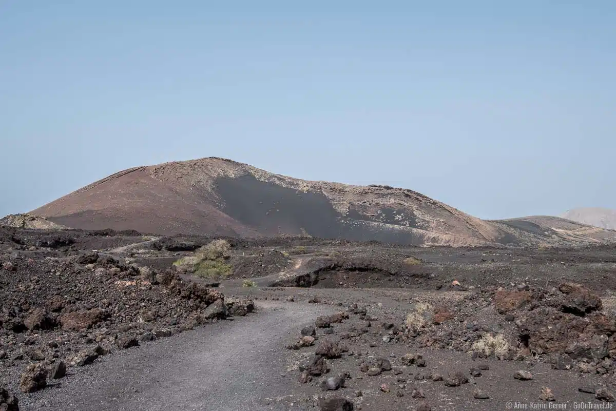 abwechslungsreiche Vulkanlandschaft auf dem Rundwanderweg abwechslungsreiche Vulkanlandschaft auf dem Rundwanderweg