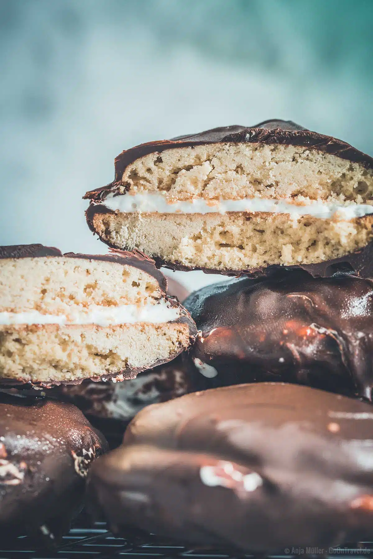 Moon Pies sind mit Marshmallow Creme gefüllt. Moon Pies sind mit Marshmallow Creme gefüllt.