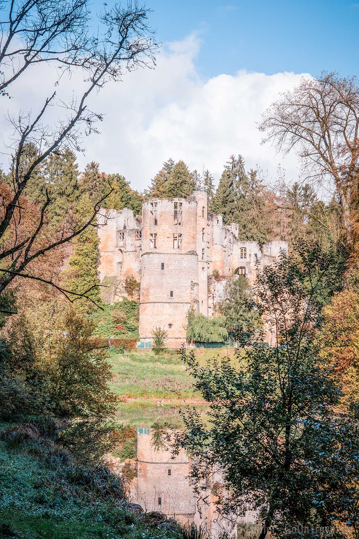 Burg Beaufort beim Schlossweiher