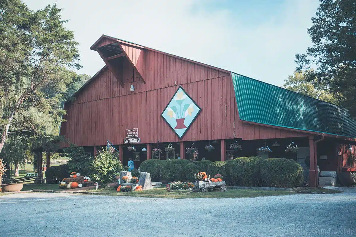 Eingang vom Museum of Appalachia Eingang vom Museum of Appalachia