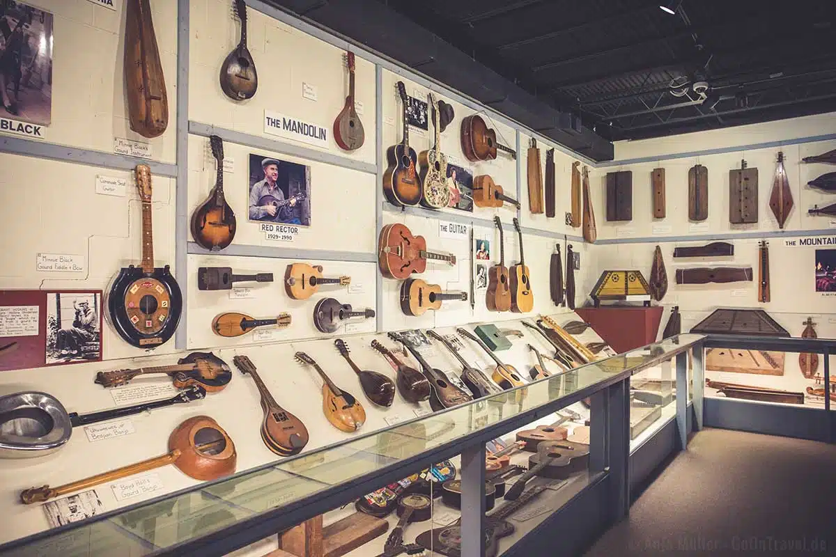 Sammlung von Musikinstrumenten Sammlung von Musikinstrumenten