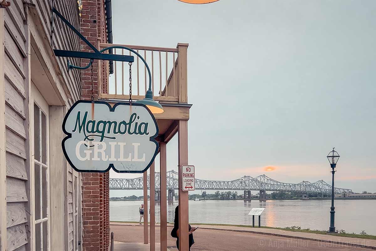 Magnolia Grill in Natchez Under-the-Hill Magnolia Grill in Natchez Under-the-Hill