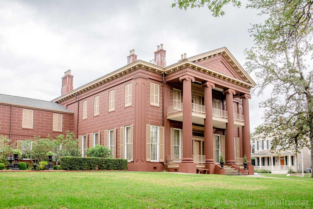 Magnolia Hall in Downtown Natchez Magnolia Hall in Downtown Natchez