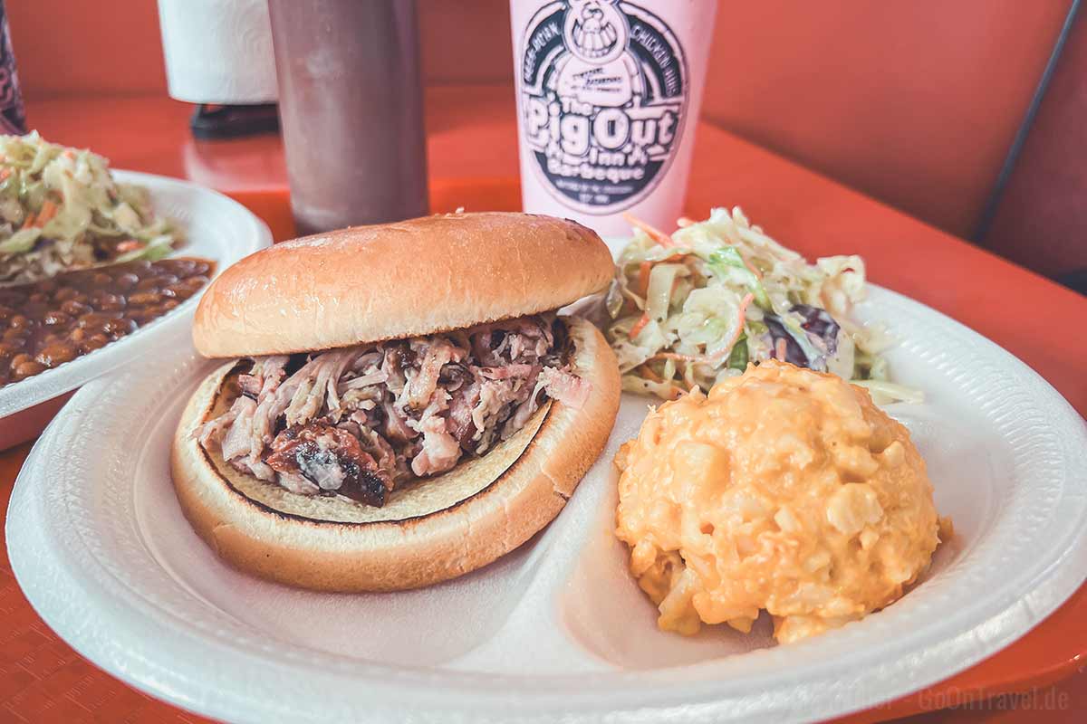 Pulled Pork Sandwich im Pig Out Inn Pulled Pork Sandwich im Pig Out Inn