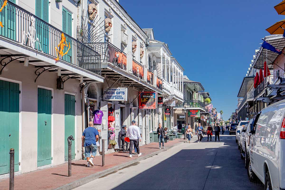 Bourbon Street ist die bekannteste Straße im French Quarter Bourbon Street ist die bekannteste Straße im French Quarter
