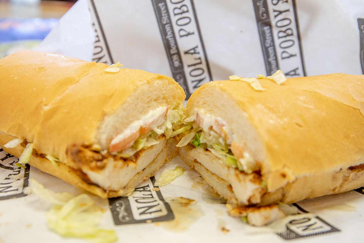 Typisches Po’ Boy-Sandwich Typisches Po’ Boy-Sandwich