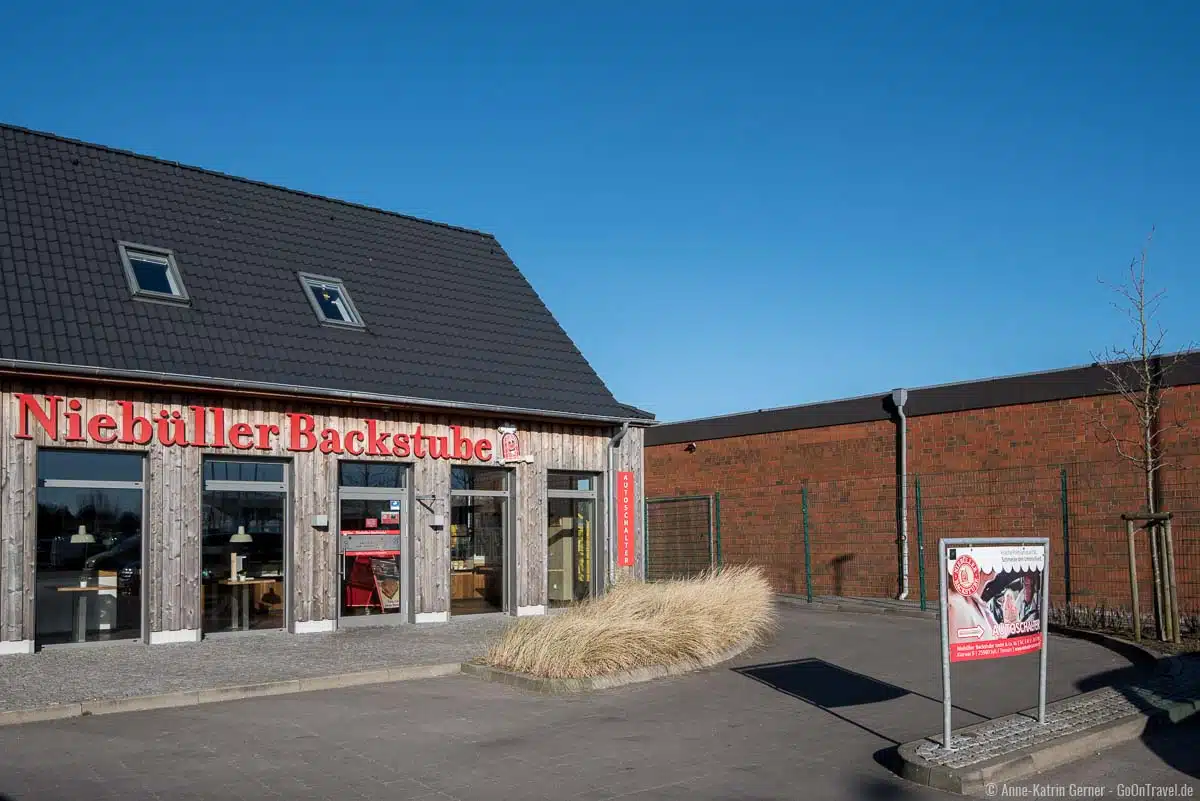 Niebüller Backstube Filiale Tinnum mit Autoschalter Niebüller Backstube Filiale Tinnum mit Autoschalter