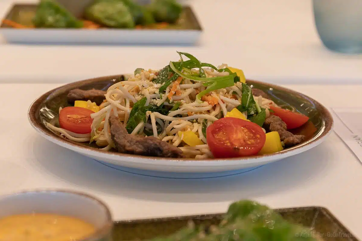 Thailändischer Nudelsalat mit Steak-Streifen Thailändischer Nudelsalat mit Steak-Streifen