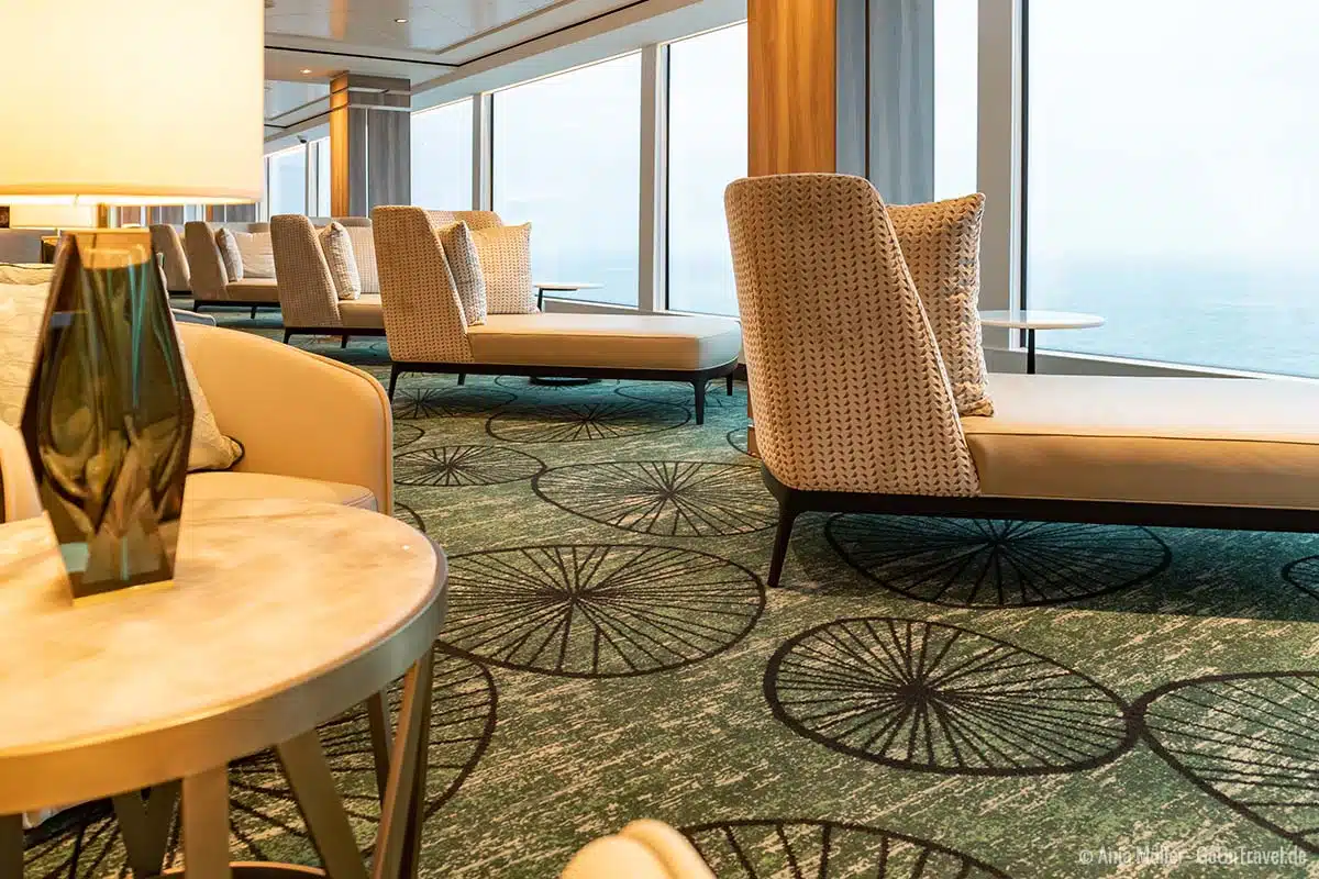 Die Observation Lounge auf der Norwegian Encore Die Observation Lounge auf der Norwegian Encore