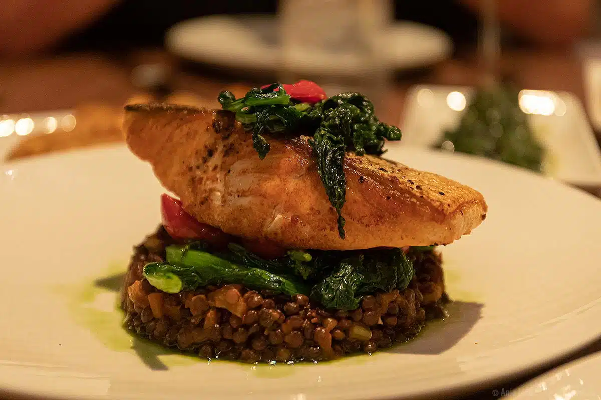 Lachs auf Spinat und Linsen Lachs auf Spinat und Linsen