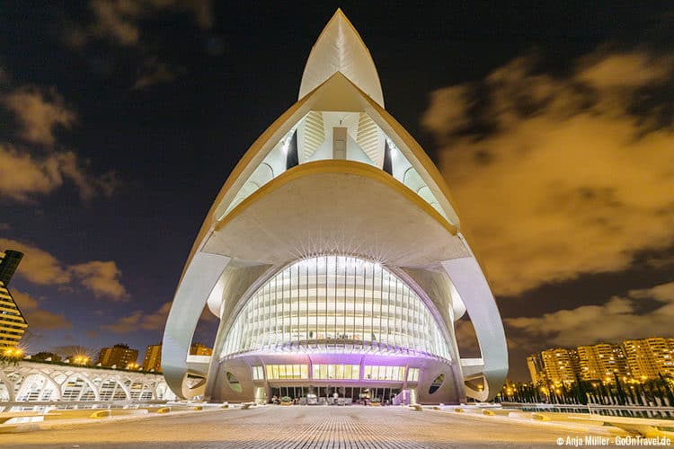 Der Haupteingang des Opern- und Kulturhaus in Valencia Der Haupteingang des Opern- und Kulturhaus in Valencia