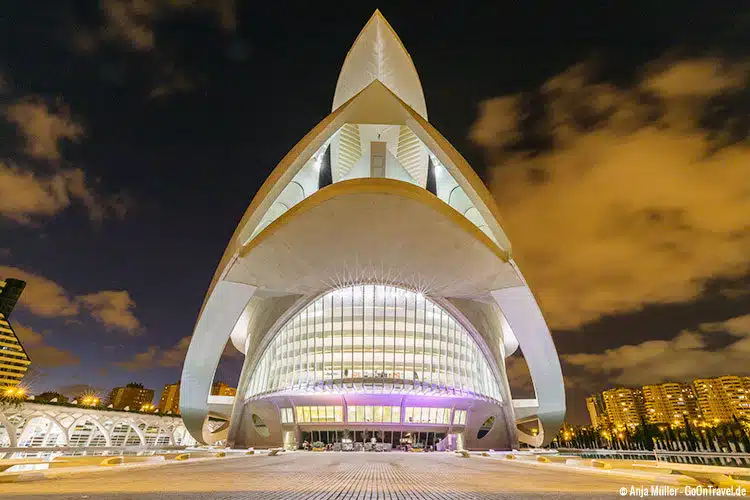 Der Haupteingang des Opern- und Kulturhaus in Valencia Der Haupteingang des Opern- und Kulturhaus in Valencia