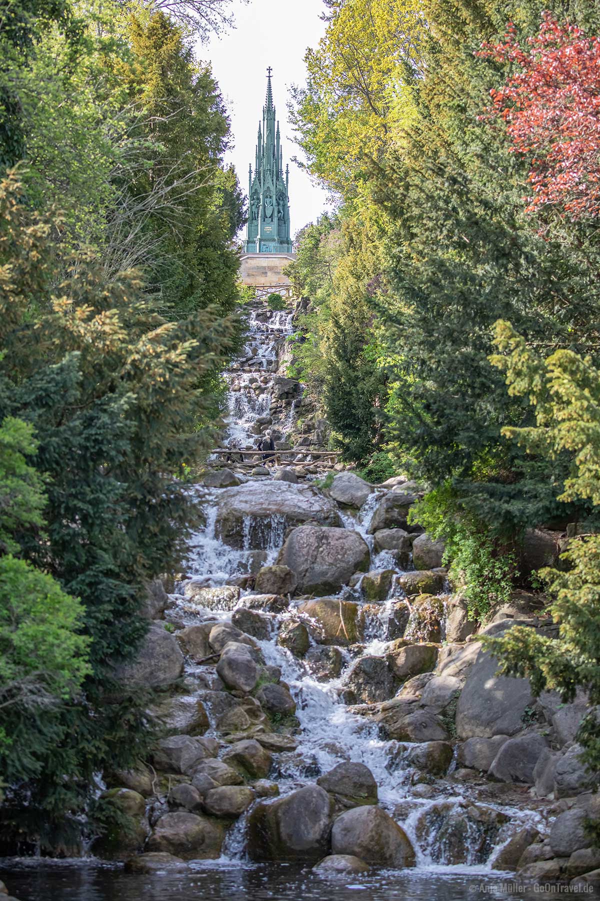 Wasserfall im Viktoriapark Wasserfall im Viktoriapark
