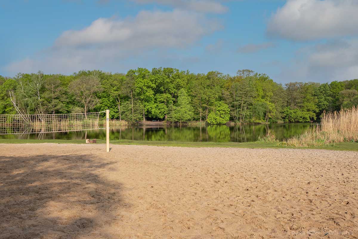 Freibad mit Volleyballfeld