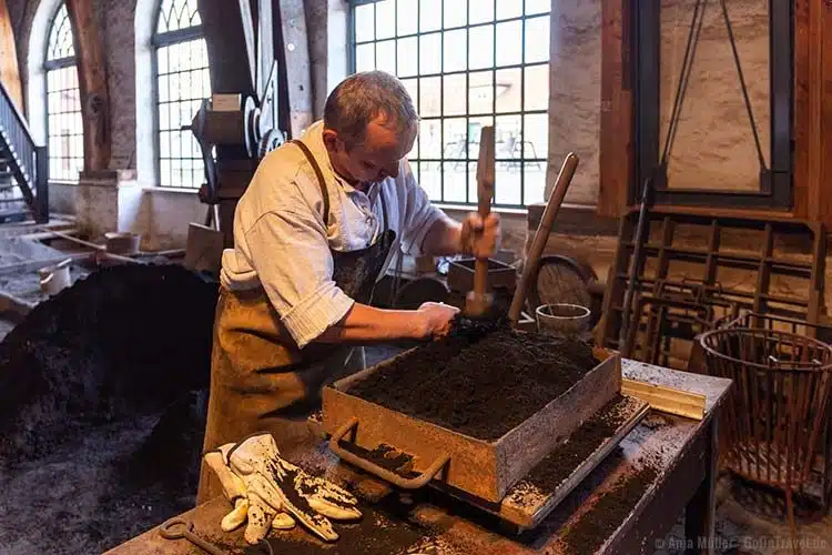 Schaugießen von Aluminium Schaugießen von Aluminium