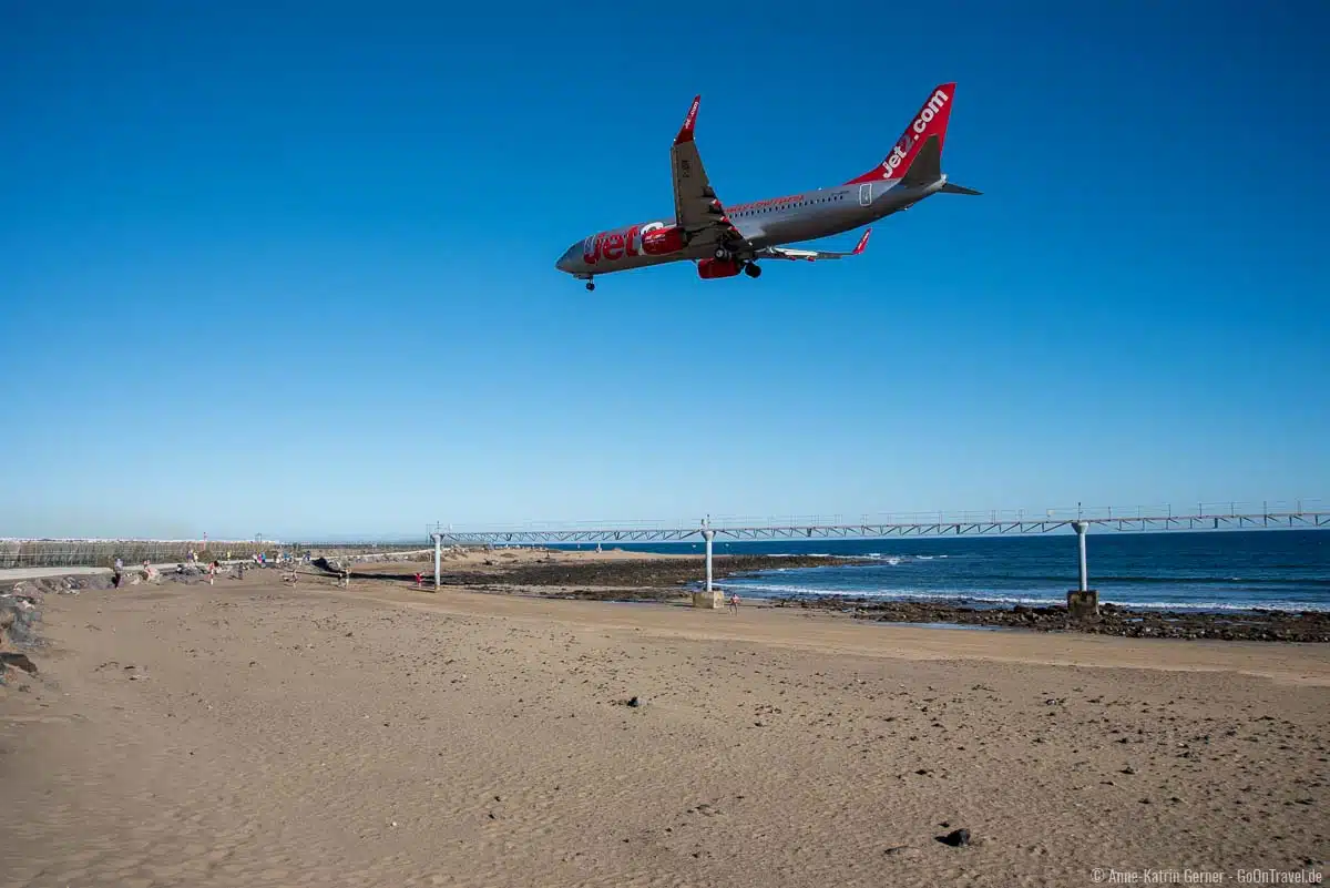 Im Landeanflug auf Arrecife: Flugzeuge gucken am Strand von Playa de Matagorda