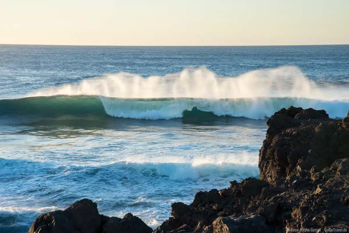 Traumhafte Wellen am Playa de Janubio für Surfer und Fotografen Traumhafte Wellen am Playa de Janubio für Surfer und Fotografen