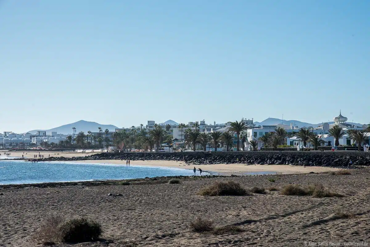 Einer der vielen schönen Strände von Lanzarote: Playa de los Pocillos in Puerto del Carmen Einer der vielen schönen Strände von Lanzarote: Playa de los Pocillos in Puerto del Carmen