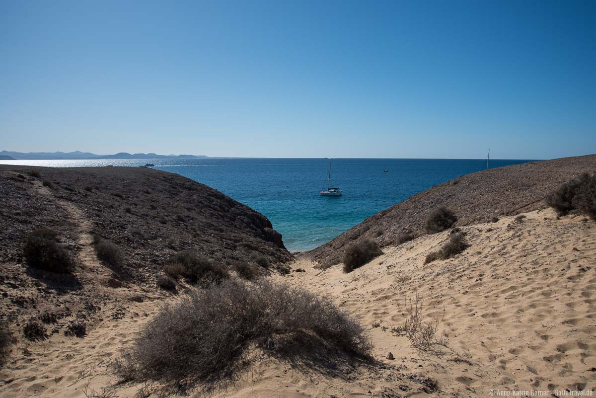 Zu Fuß kann der Weg zum Playa del Pozo etwas mühsam sein