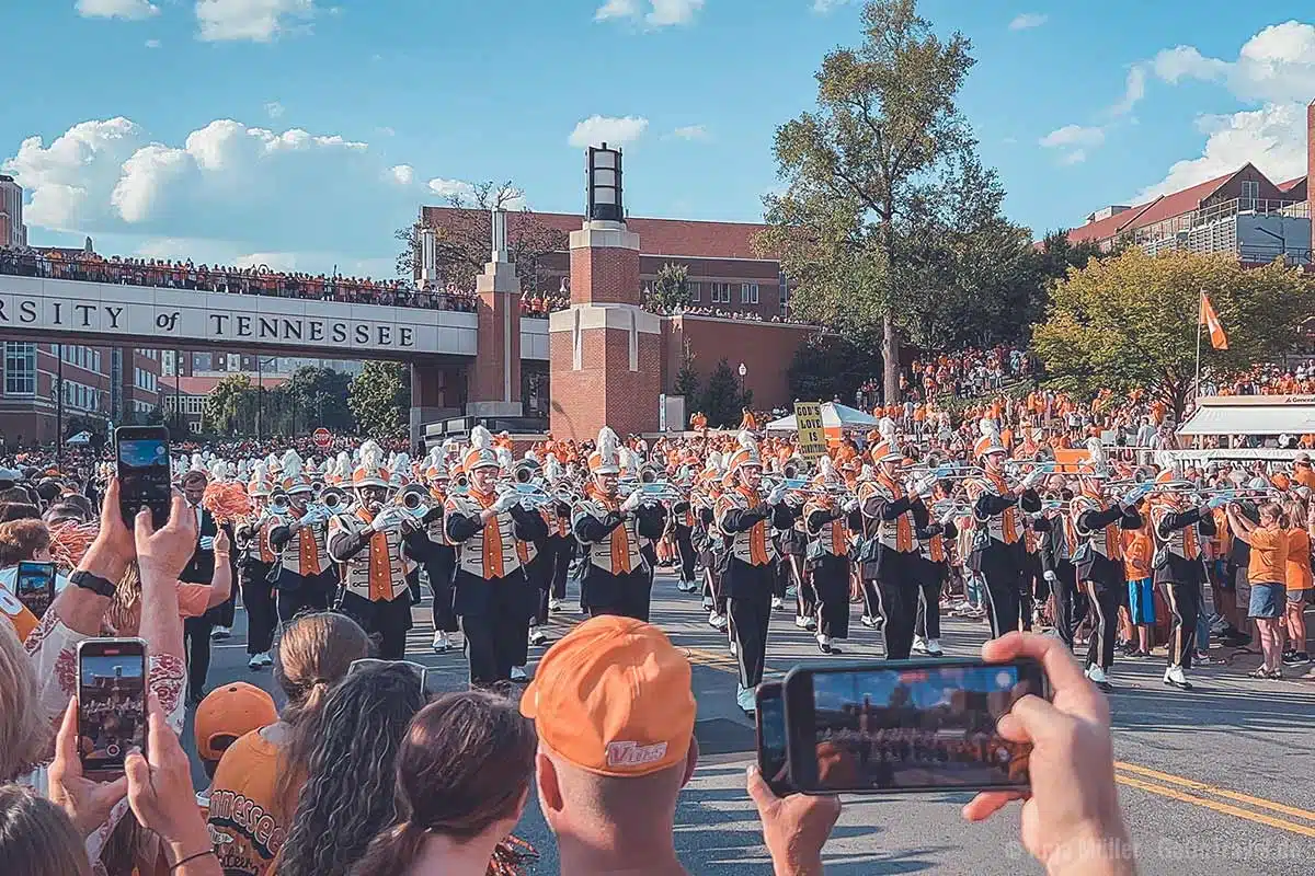 Beim Einlauf der Pride of the Southland Band Beim Einlauf der Pride of the Southland Band