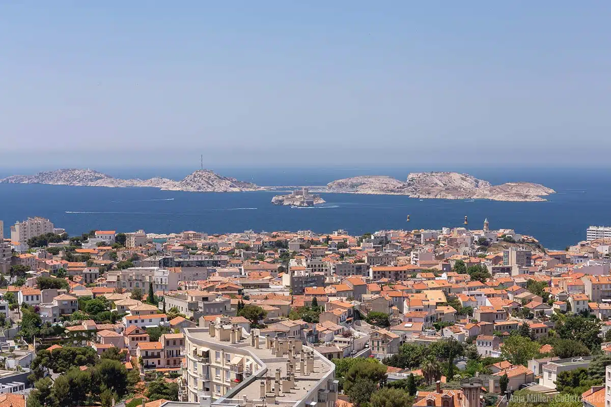 Blick vom Berg La Garde auf Marseille