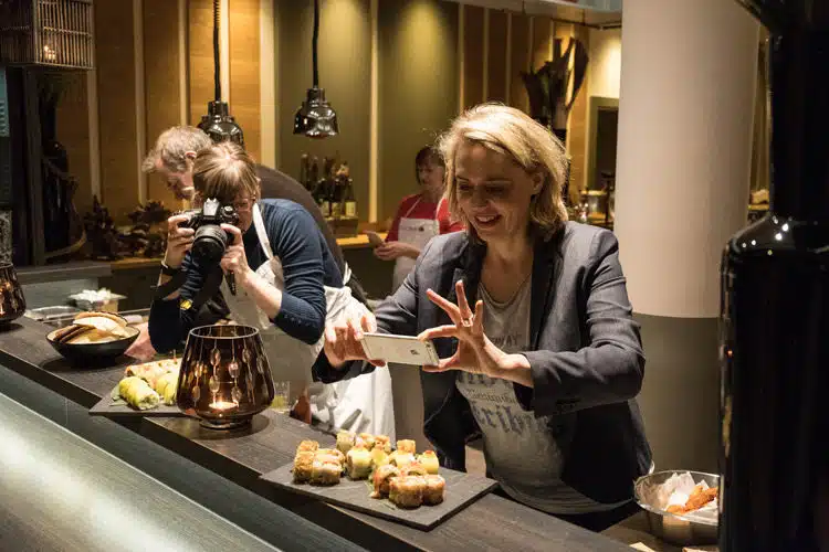 Reiseblogger bei der Arbeit ©Foto: Sabine Bassier Reiseblogger bei der Arbeit ©Foto: Sabine Bassier