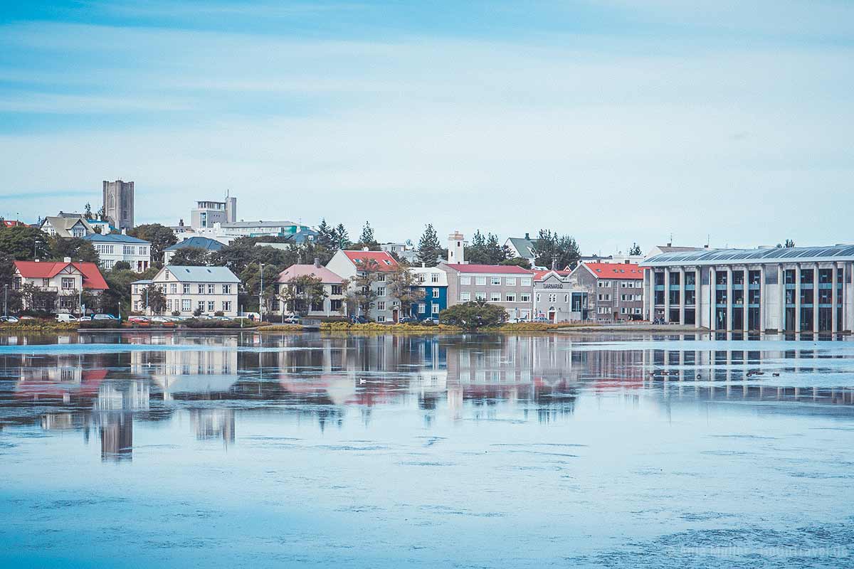 Der See Tjörnin in Reykjavik