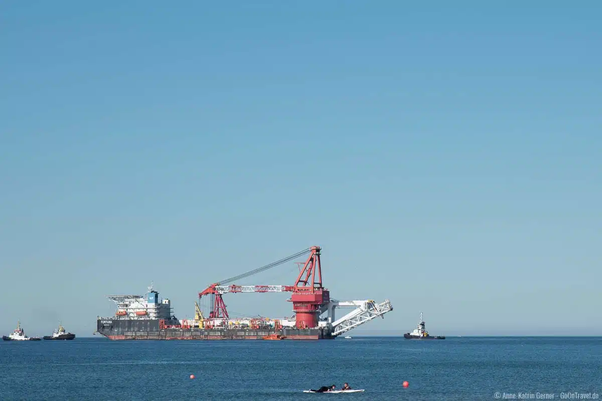 Schiffsverkehr vor Warnemünde Schiffsverkehr vor Warnemünde