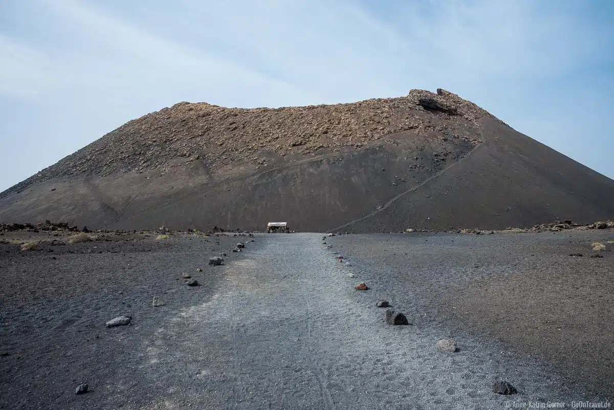 Imposanter Anblick des erloschenen Vulkans Montaña del Cuervo Imposanter Anblick des erloschenen Vulkans Montaña del Cuervo