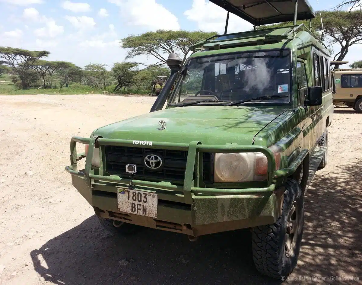 GoPro am Bullenfänger befestigt für die Fahrt durch die Serengeti