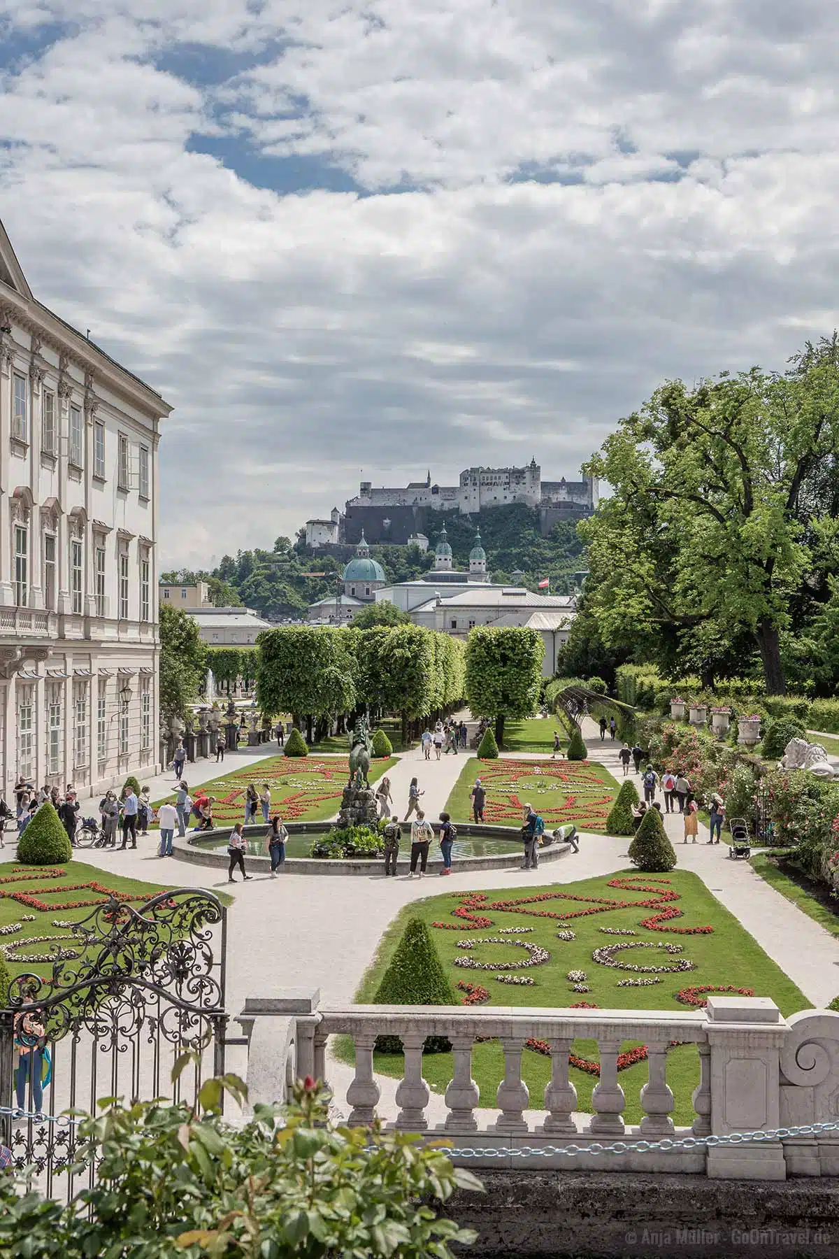 Mirabellgarten mit Blick auf die Festung Hohensalzburg Mirabellgarten mit Blick auf die Festung Hohensalzburg