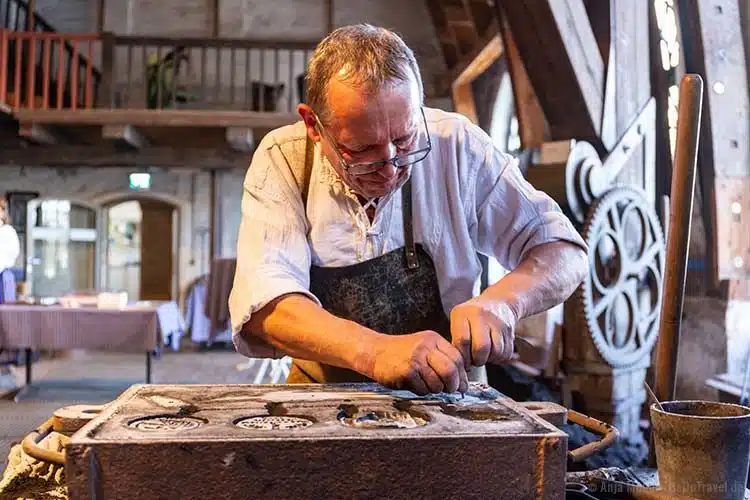 Schaugießen von Aluminium Schaugießen von Aluminium