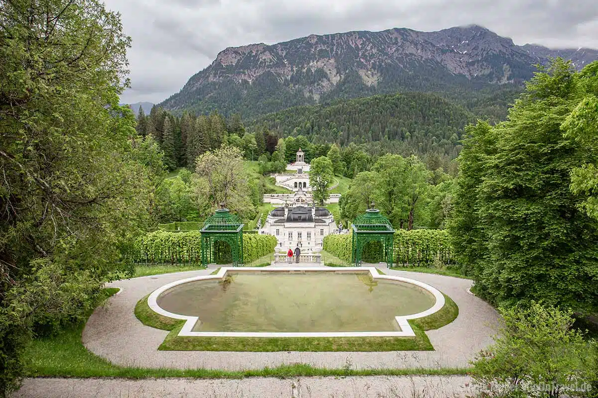 Blick auf Schloss Linderhof vom Musikpavillon Blick auf Schloss Linderhof vom Musikpavillon