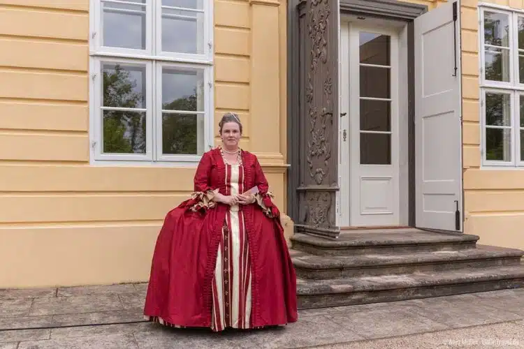 Traditionelle Führung zur Mittsommer Remise im Schloss Mirow Traditionelle Führung zur Mittsommer Remise im Schloss Mirow