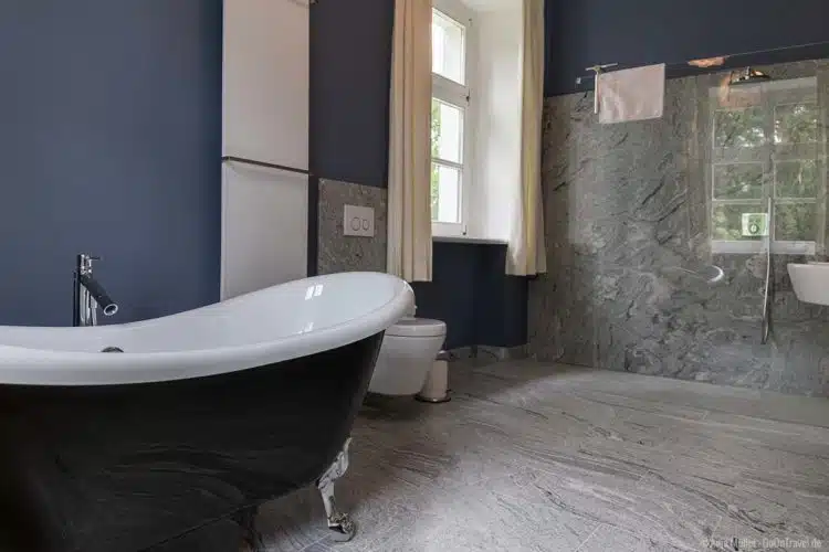 Badezimmer in einer Ferienwohung im Schloss Retzow Badezimmer in einer Ferienwohung im Schloss Retzow