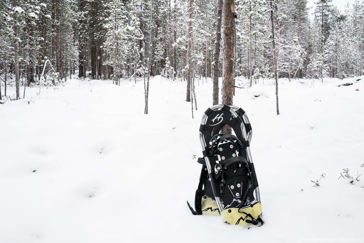 Auf Schneeschuhen lässt sich die verschneite Winterlandschaft einfach erkunden Auf Schneeschuhen lässt sich die verschneite Winterlandschaft einfach erkunden