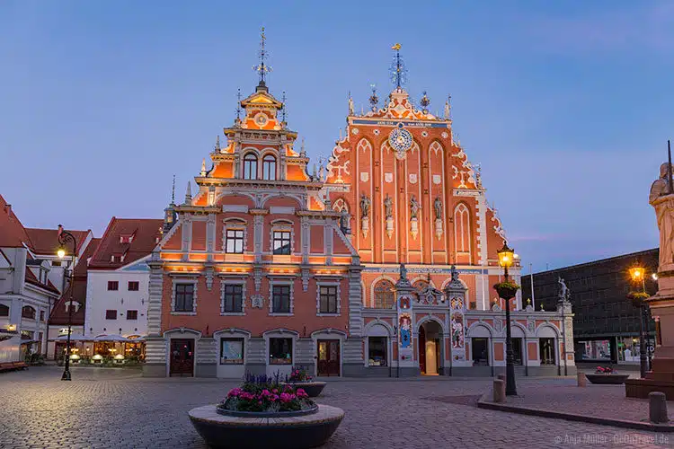 Das Schwarzhäupterhaus am Abend Das Schwarzhäupterhaus am Abend