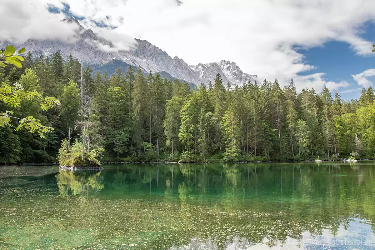 Badersee mit Blick auf die Zugspitze Badersee mit Blick auf die Zugspitze