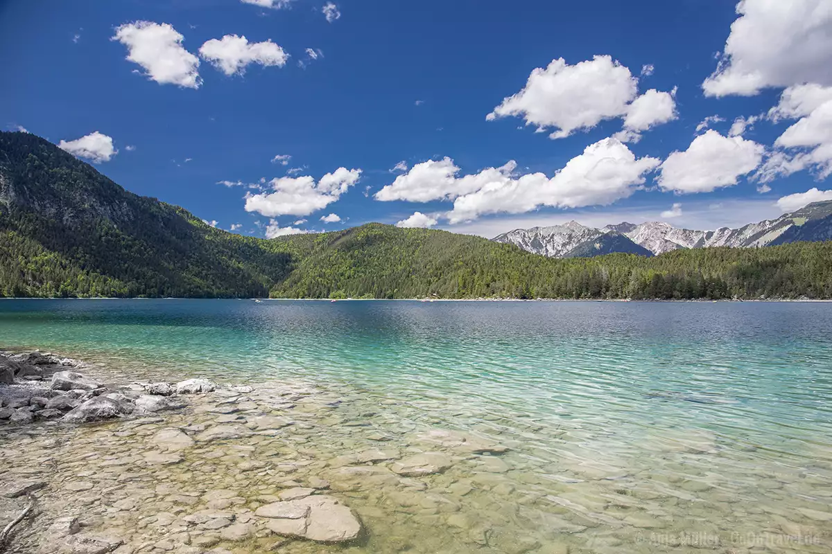 Glasklares Wasser im Eibsee Glasklares Wasser im Eibsee