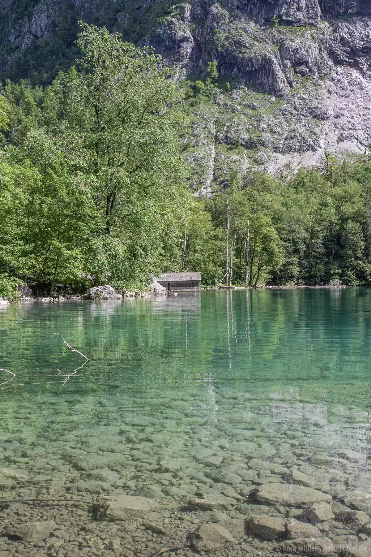 Klares türkisfarbenes Wasser am Obersee Klares türkisfarbenes Wasser am Obersee