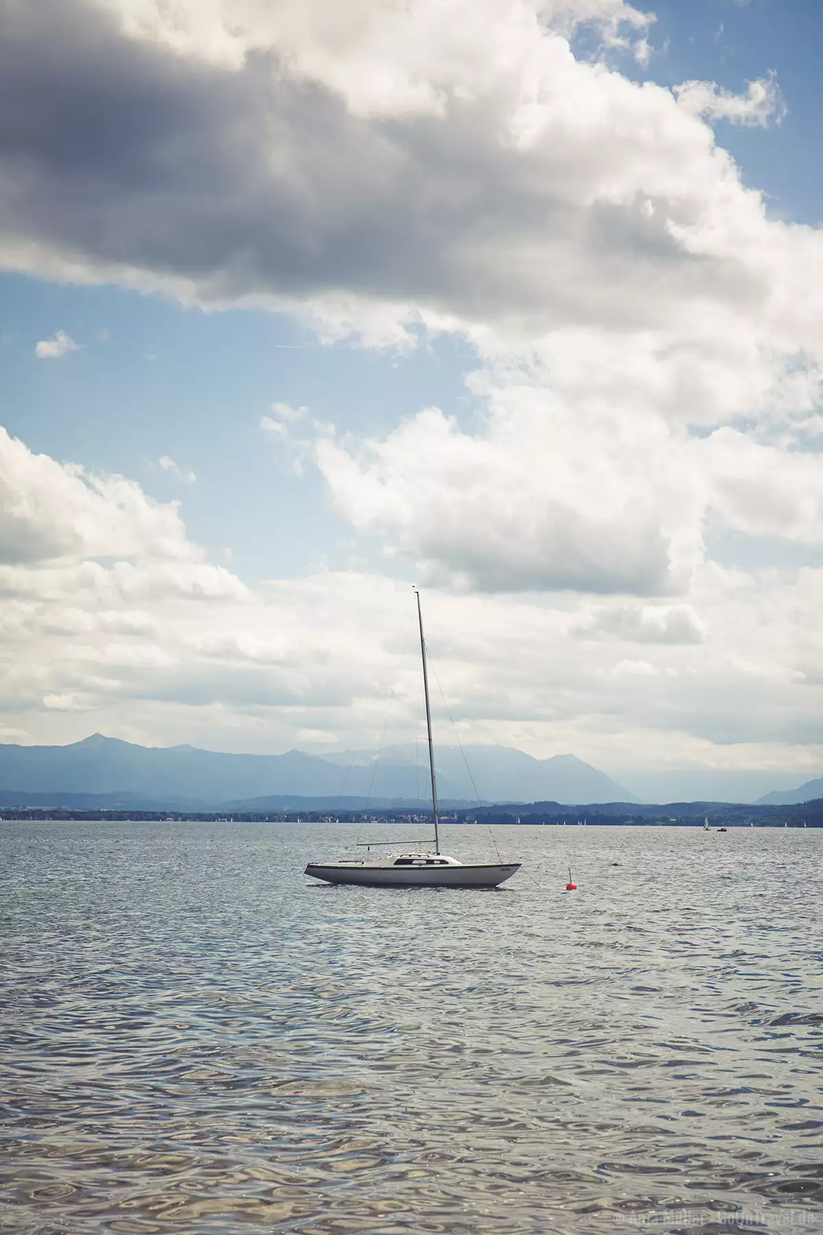Starnberger See mit Blick auf die Voralpen Starnberger See mit Blick auf die Voralpen
